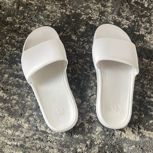 Lululemon slides